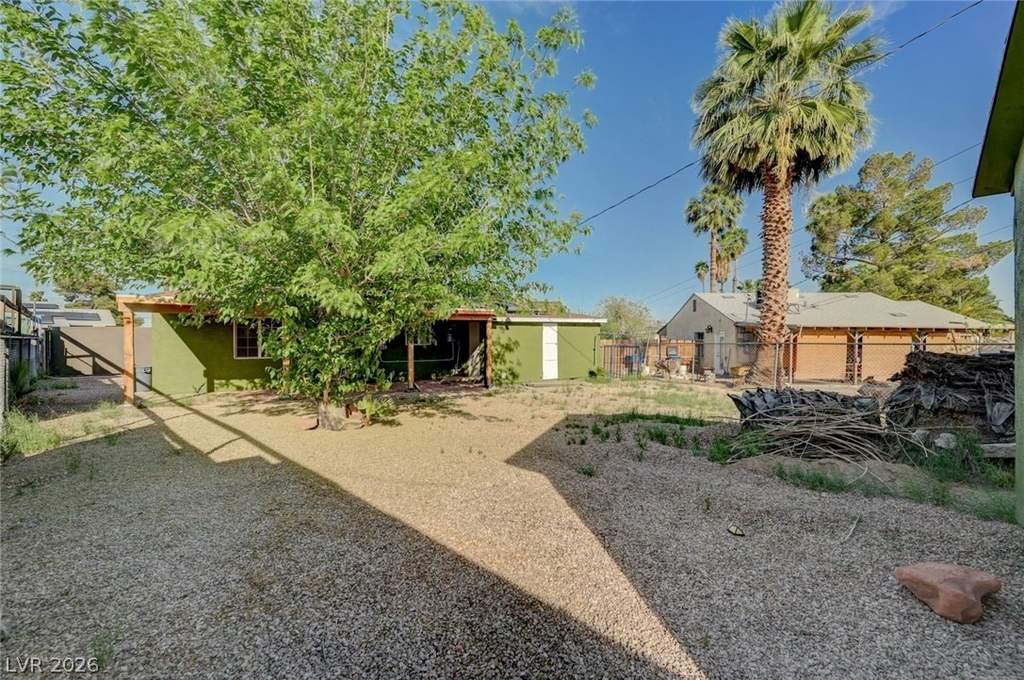 1720 E Carson Avenue - Photo 39