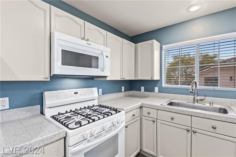 352 Amber Pine Street - Photo 2