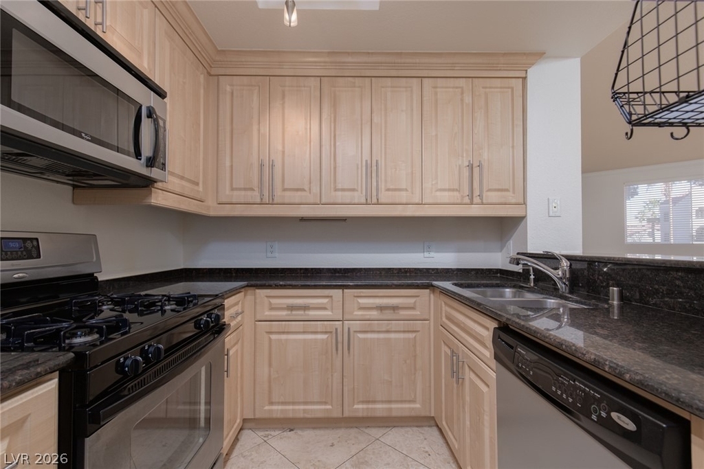 210 E Flamingo Road - Photo 9