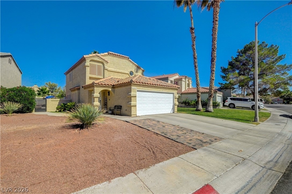 2064 Waverly Circle - Photo 2