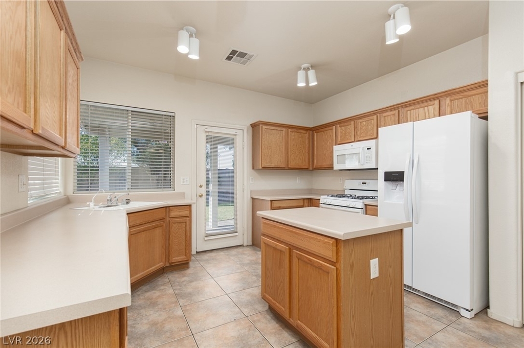 10991 Pumpkin Ridge Avenue - Photo 9