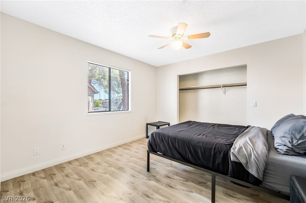 5576 W Rochelle Avenue - Photo 21