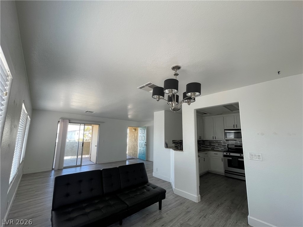 1521 Linnbaker Lane - Photo 3