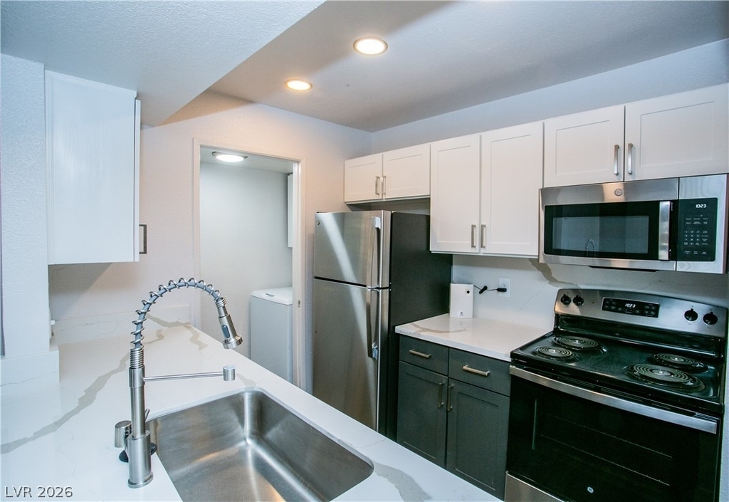 6701 Del Rey Ave Avenue - Photo 1