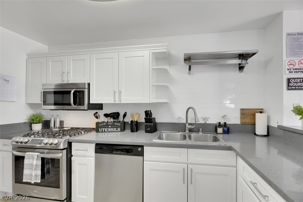7989 Lisa Dawn Avenue - Photo 12