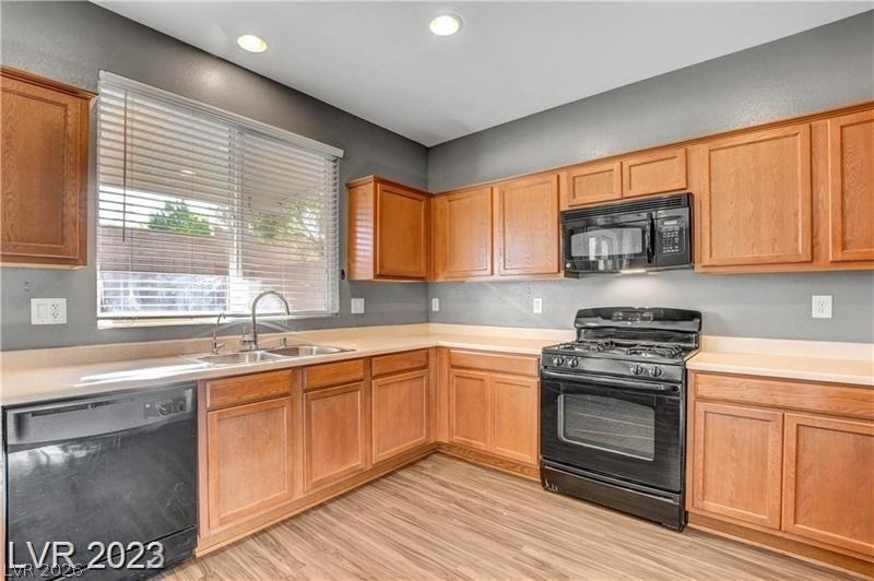 7725 Donner Peak Street - Photo 9