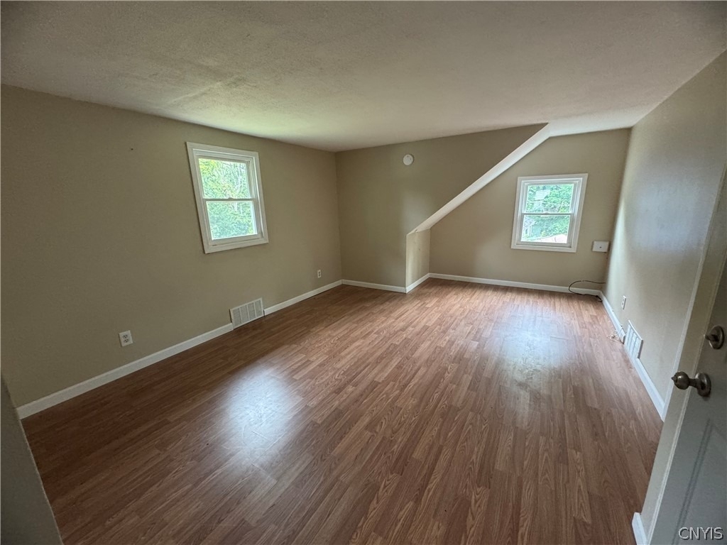 220 Roxann Avenue - Photo 2