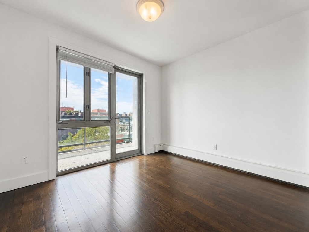 143 Skillman Avenue - Photo 4