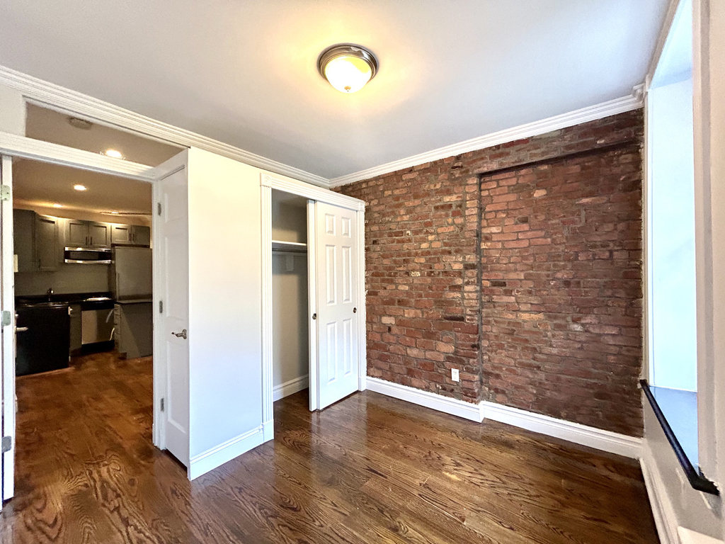 East 5th Street - Photo 3