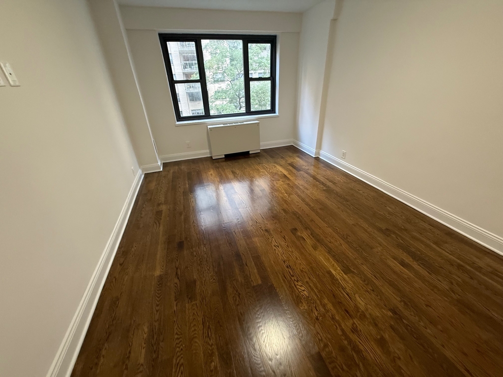 405 East 56th Street - Photo 6