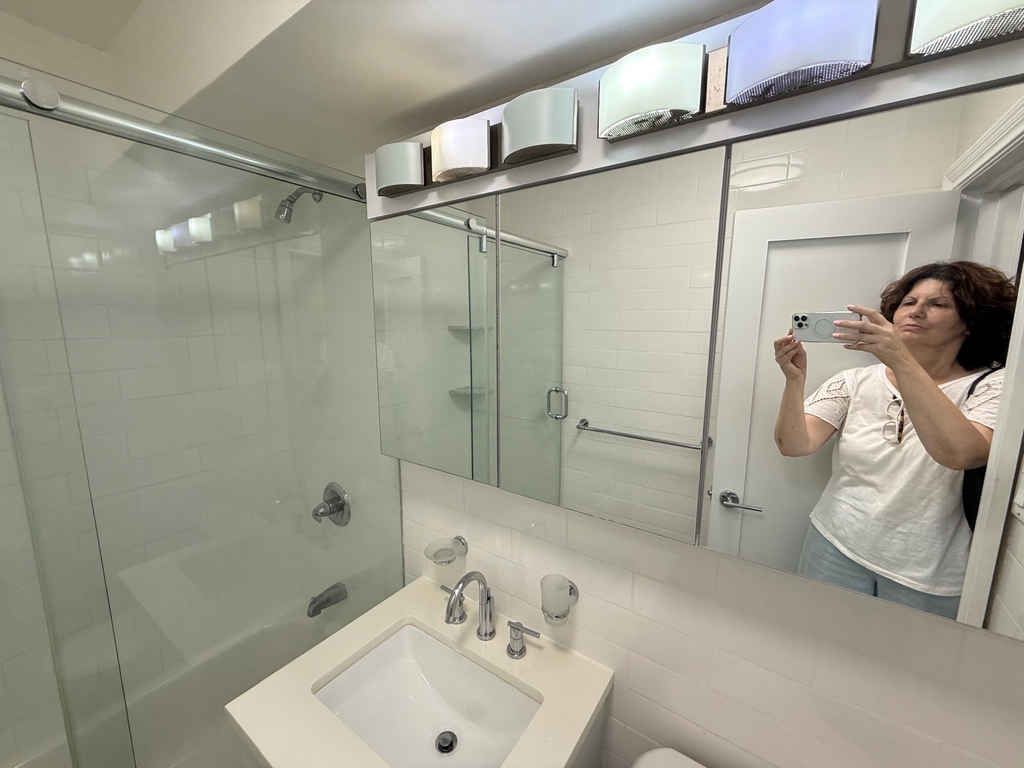 405 East 56th Street - Photo 5