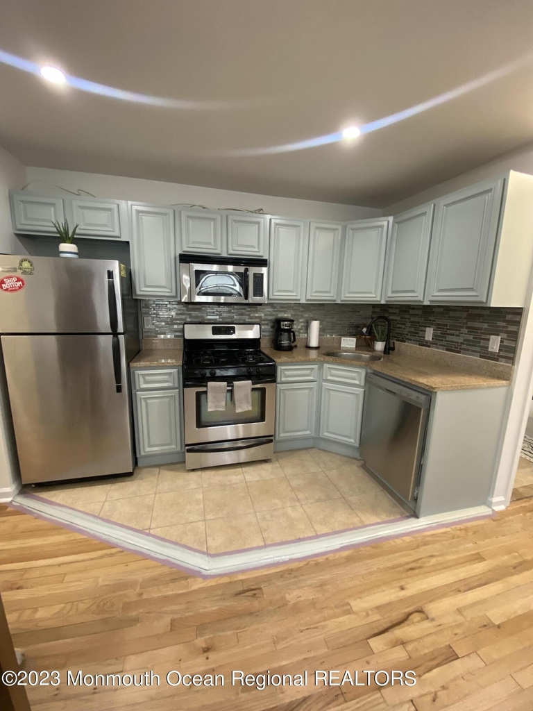 311 4th Avenue - Photo 3