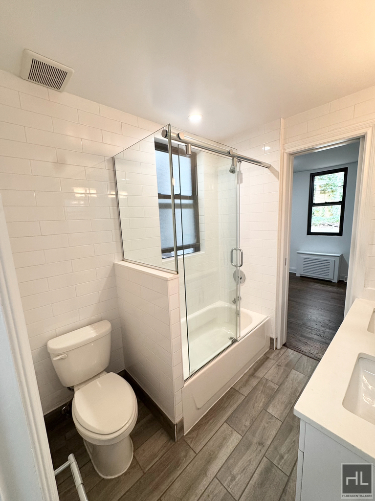 East 72 Street - Photo 0