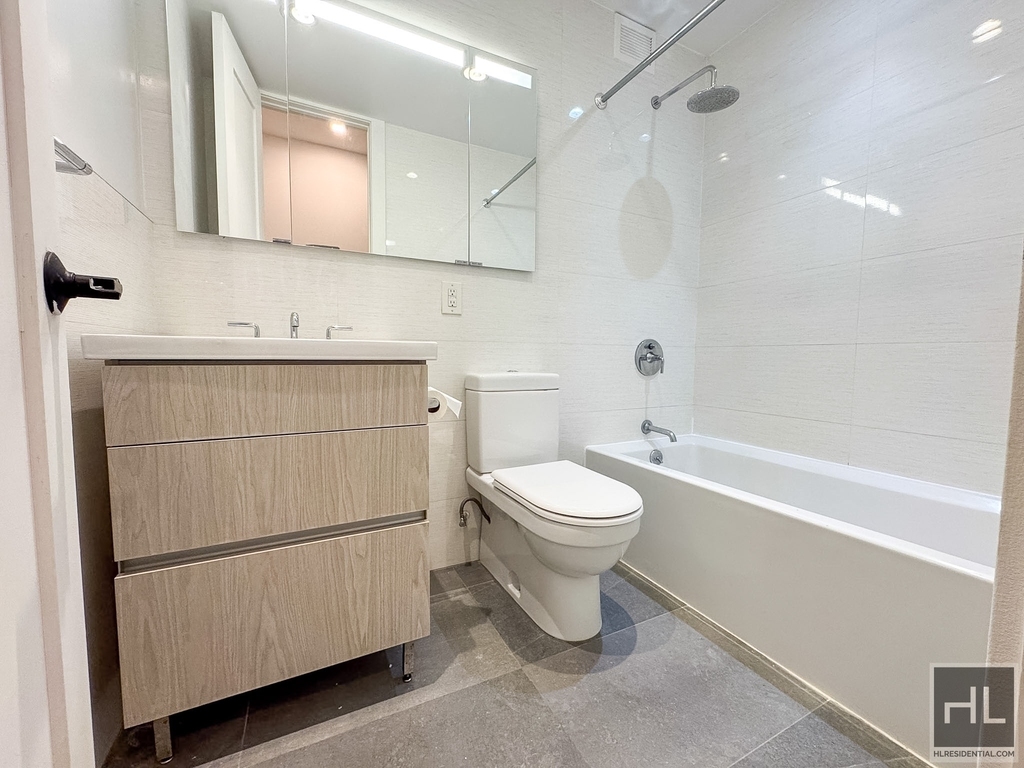 East 80th Street - Photo 3