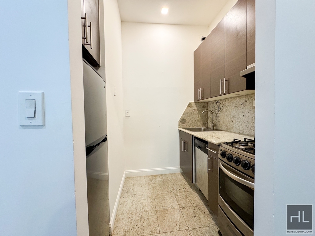 East 80th Street - Photo 2