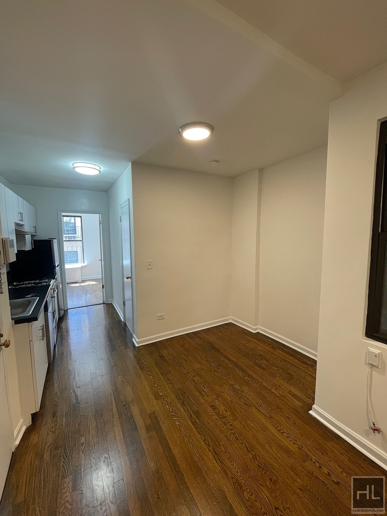 East 89th Street - Photo 8