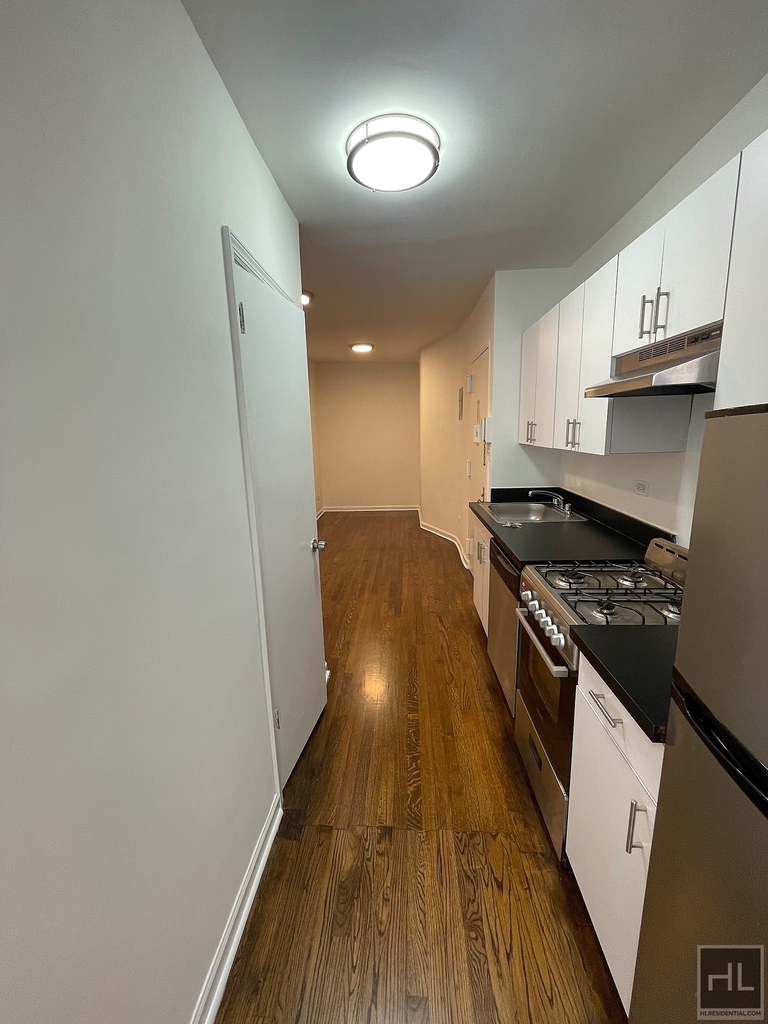 East 89th Street - Photo 5