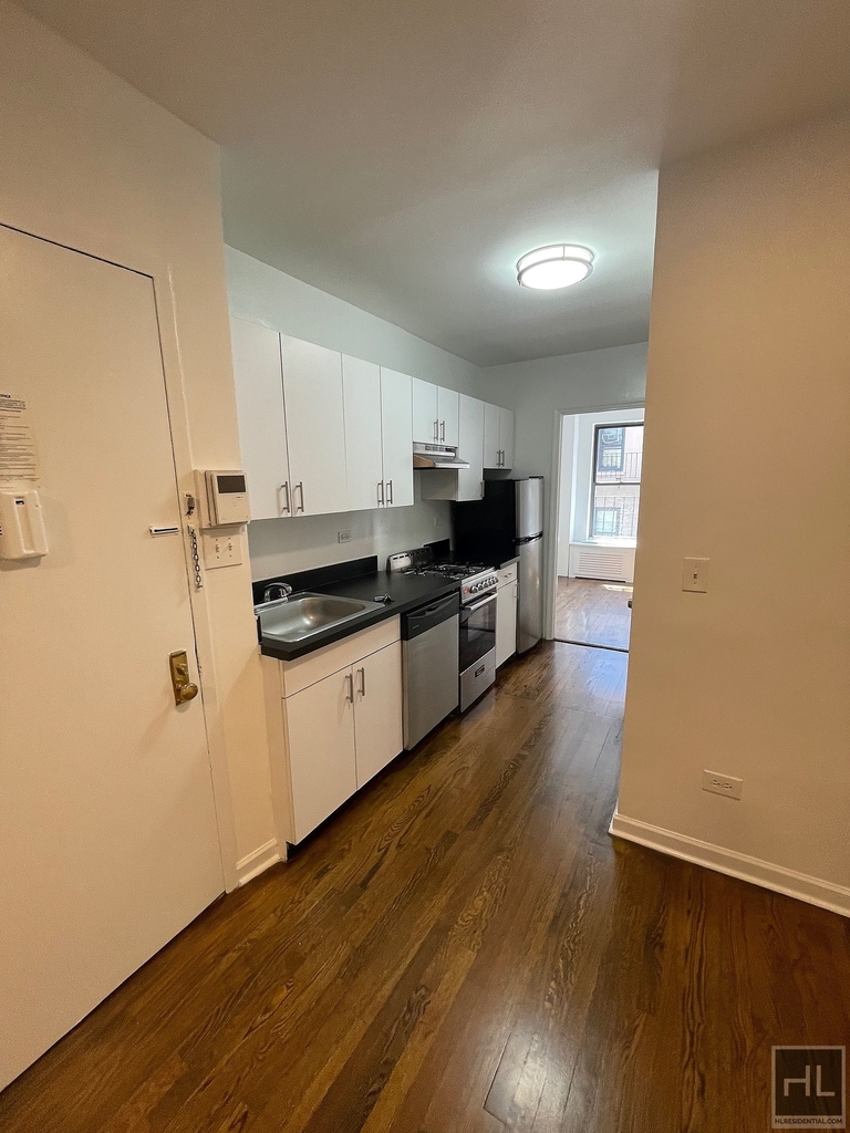 East 89th Street - Photo 7