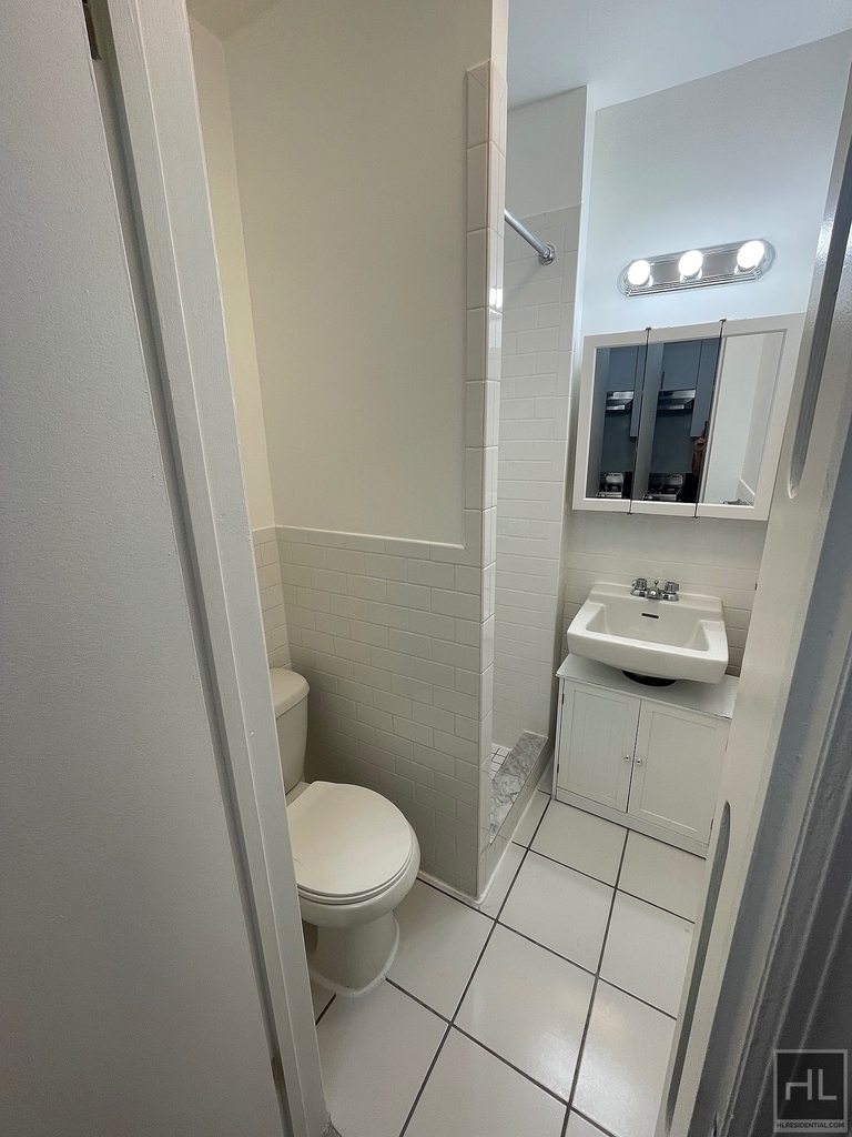 East 89th Street - Photo 10