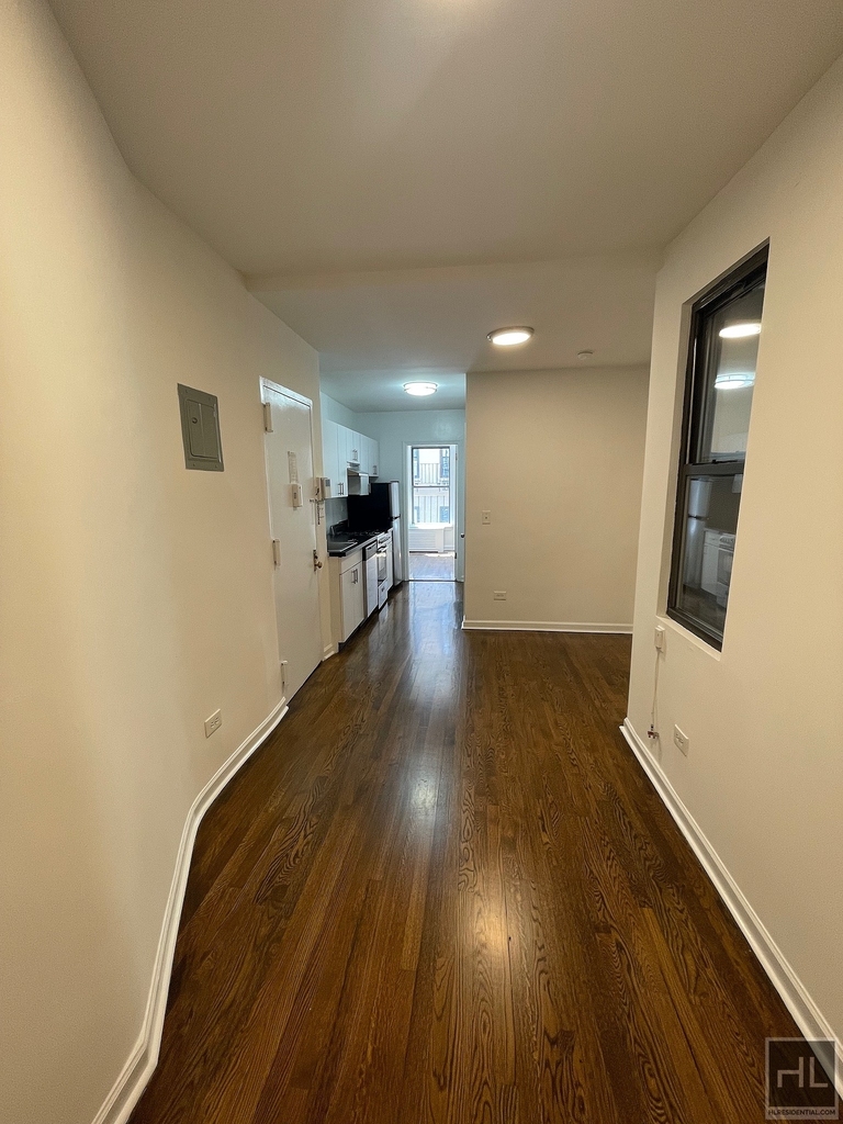 East 89th Street - Photo 9