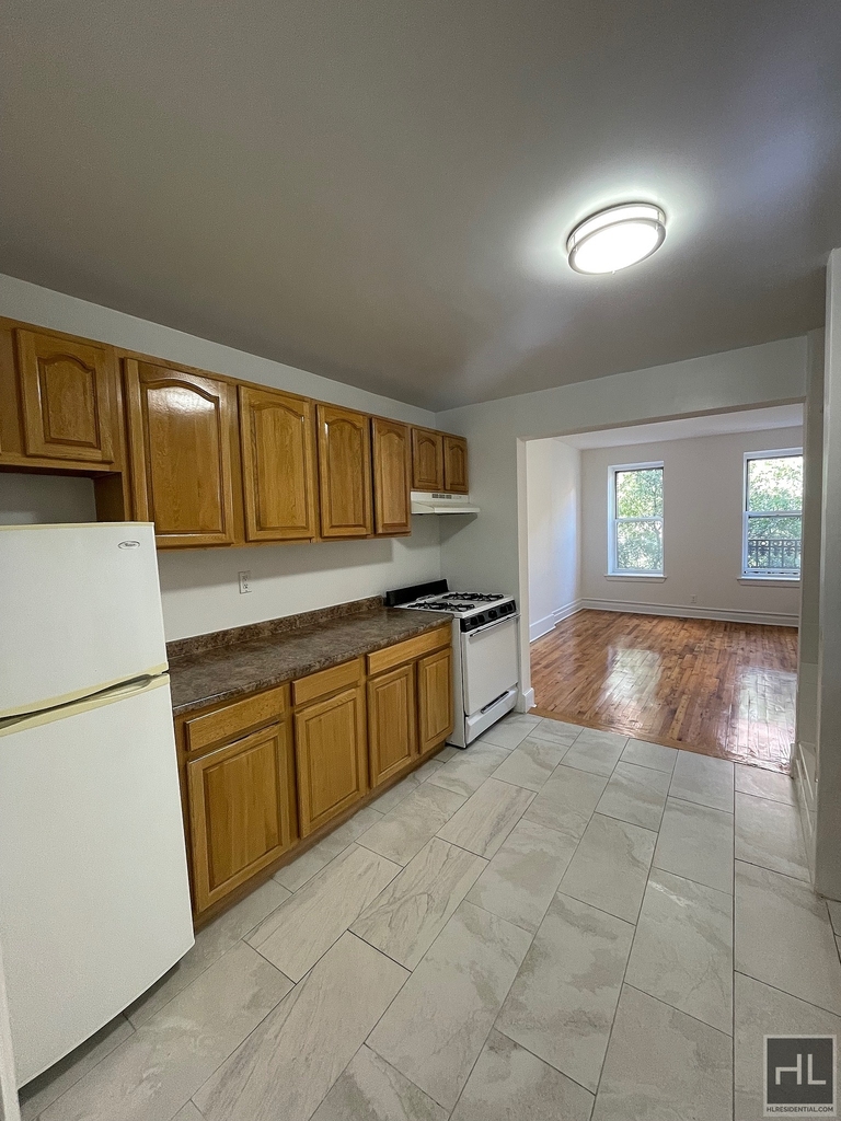East 89 Street - Photo 1
