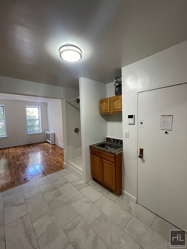 East 89 Street - Photo 8