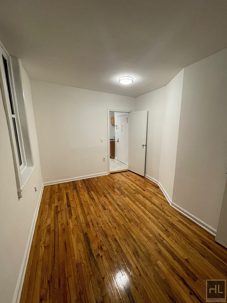 East 89 Street - Photo 5