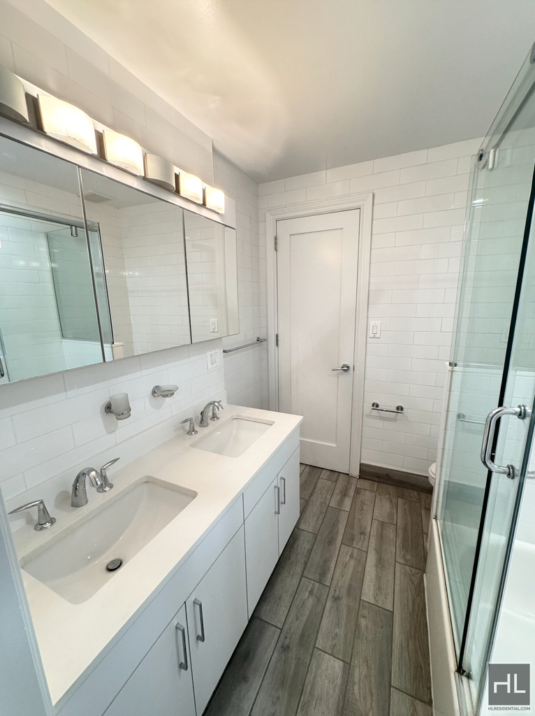 East 72 Street - Photo 0