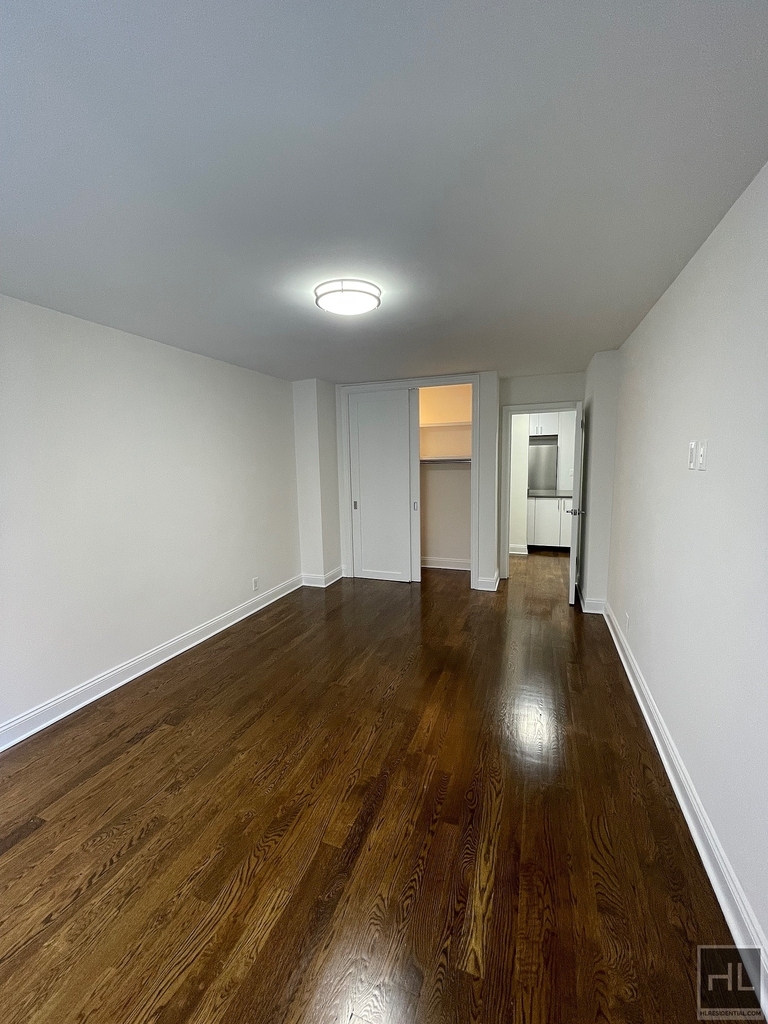 East 56 Street - Photo 4