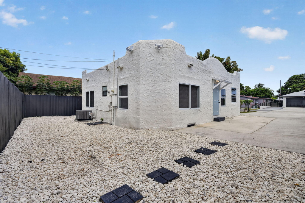 516 Independence Road - Photo 0