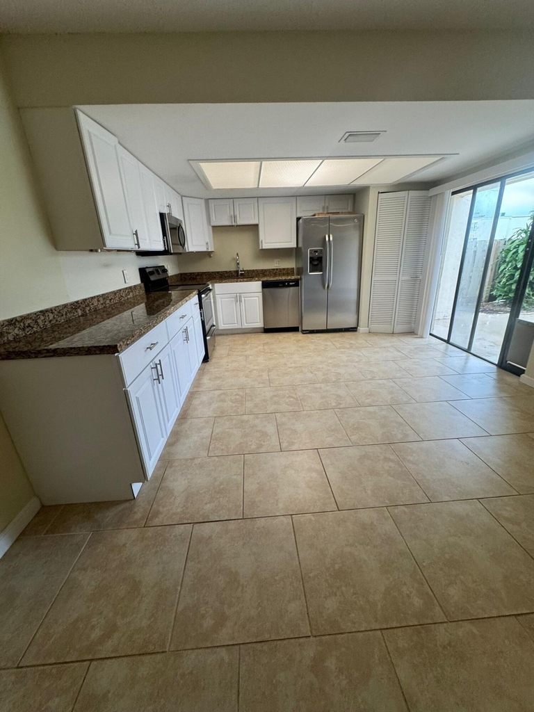 11976 Shakerwood Lane - Photo 2