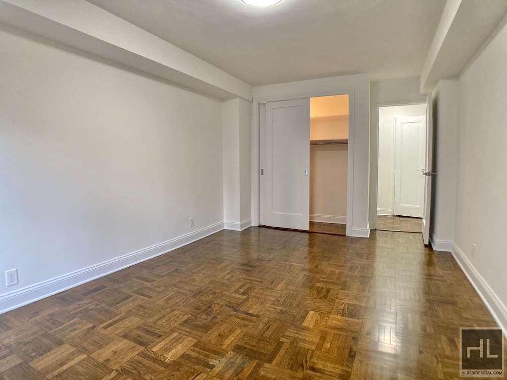 East 56 Street - Photo 3