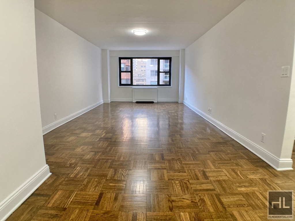 East 56 Street - Photo 0