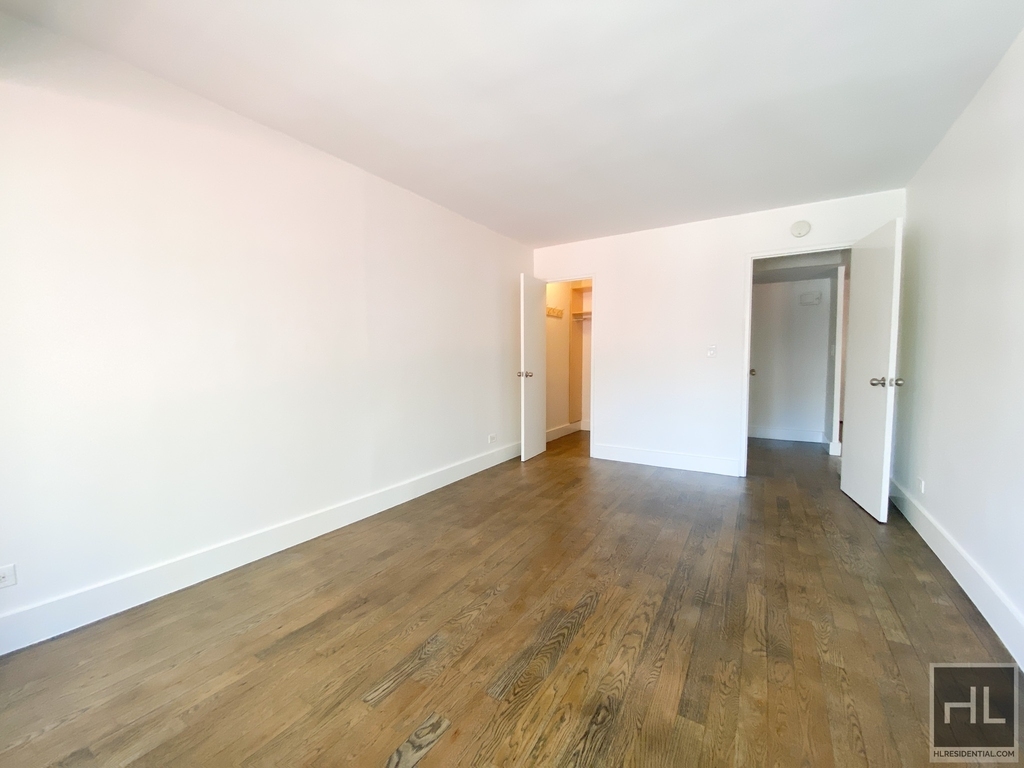 East 63 Street - Photo 2