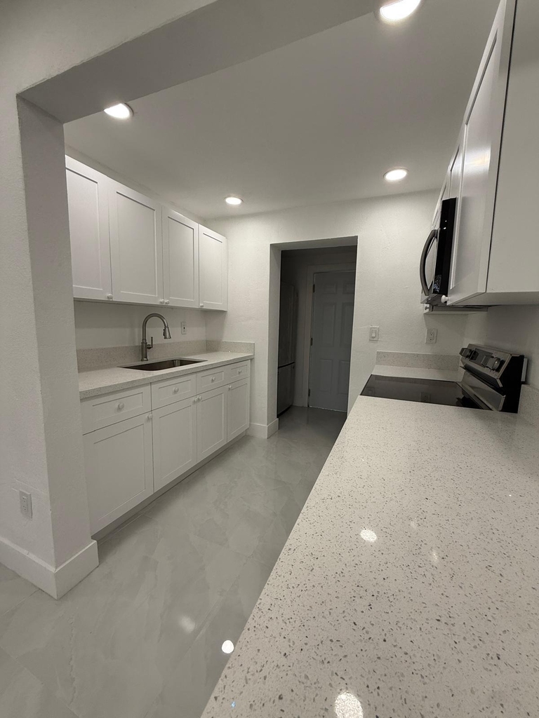4400 Sw 36th Street - Photo 1