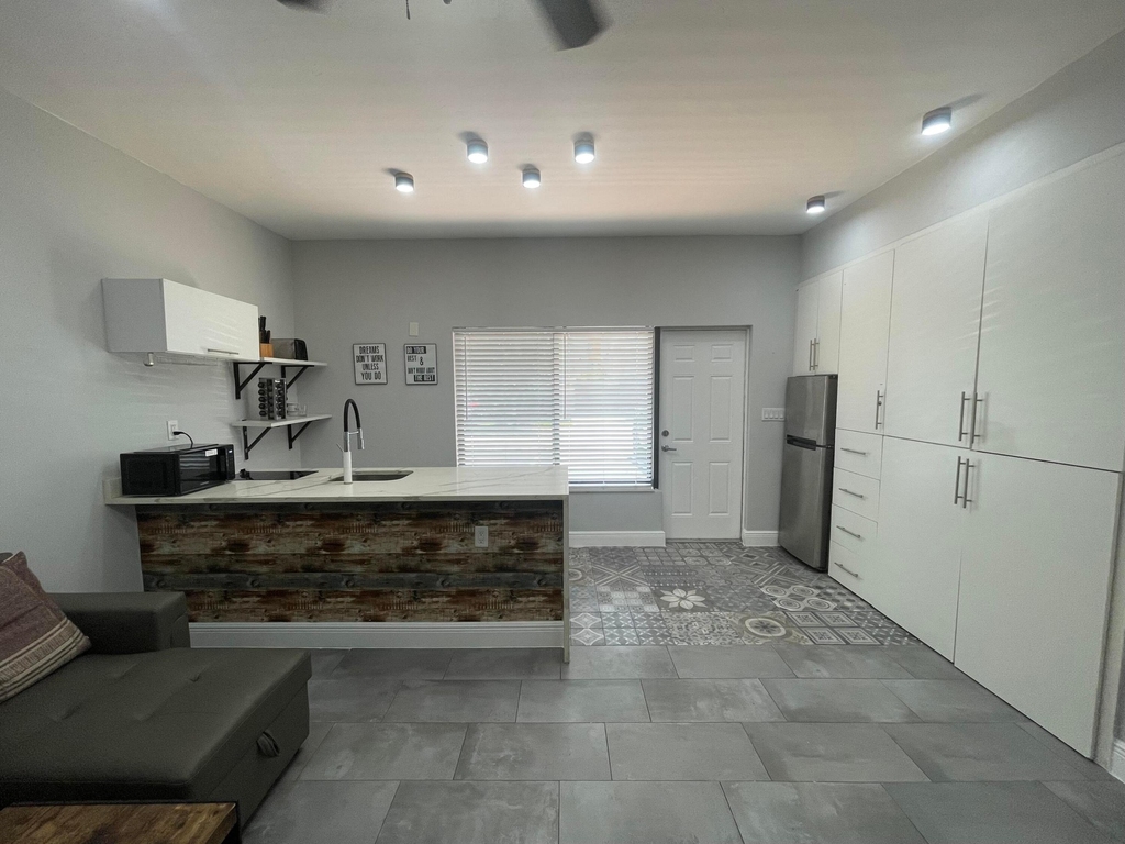 824 Ne 4th Street - Photo 2
