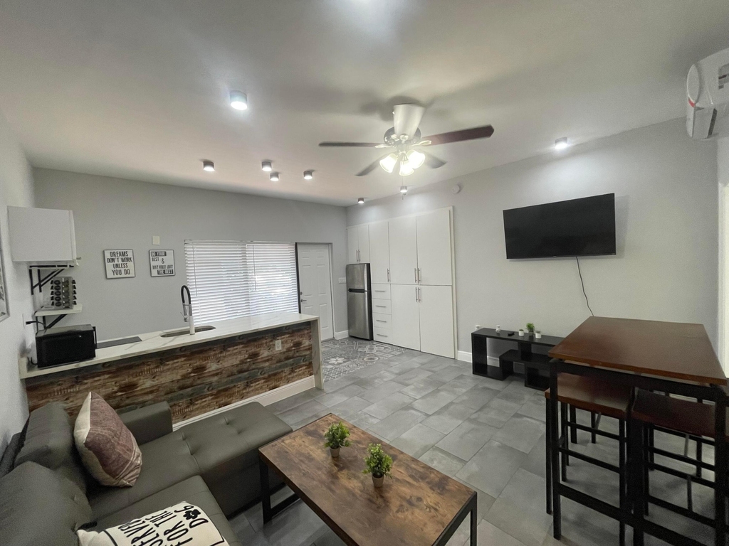 824 Ne 4th Street - Photo 0