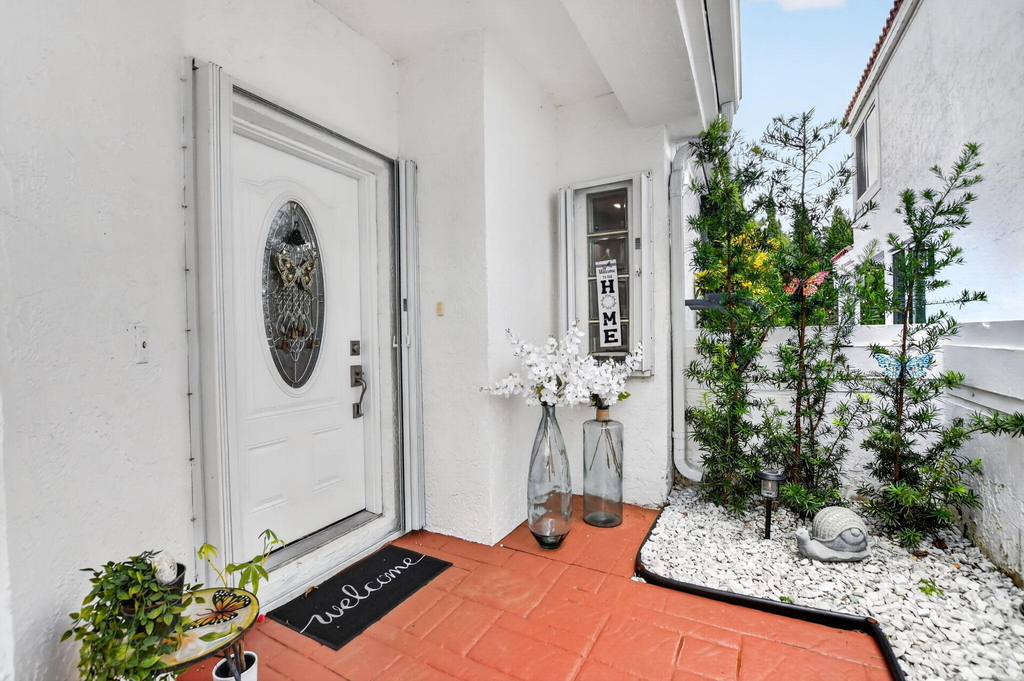 17626 Tiffany Trace Drive - Photo 2