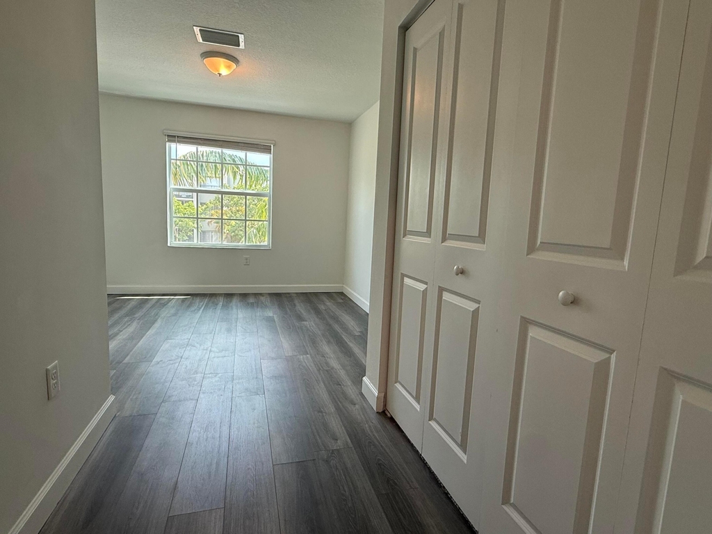 6907 Broadwater Lane - Photo 11