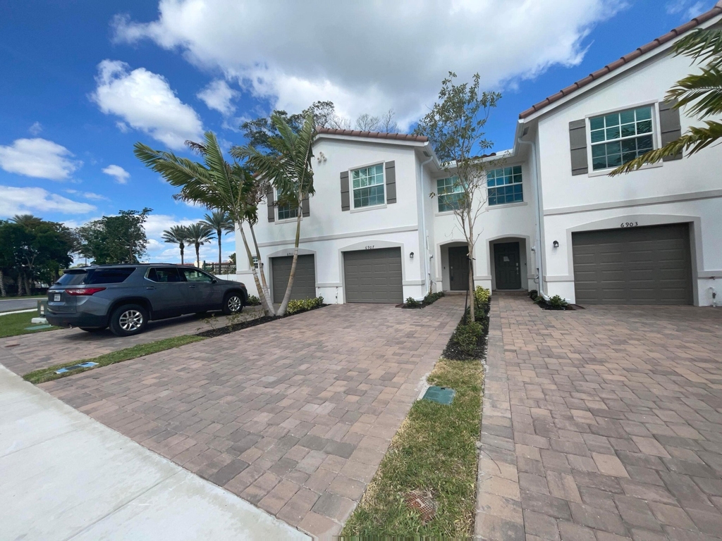 6907 Broadwater Lane - Photo 0