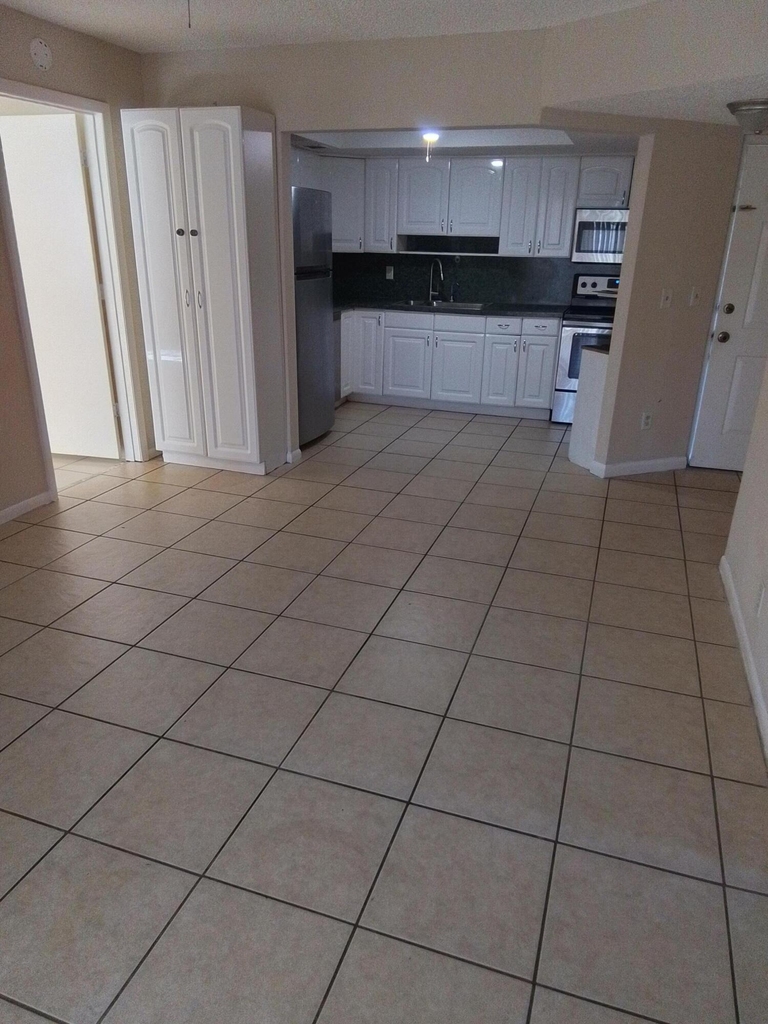 1535 Se Royal Green Circle - Photo 8