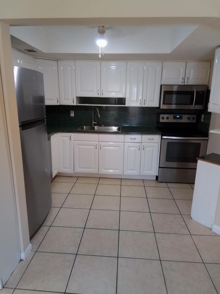 1535 Se Royal Green Circle - Photo 5