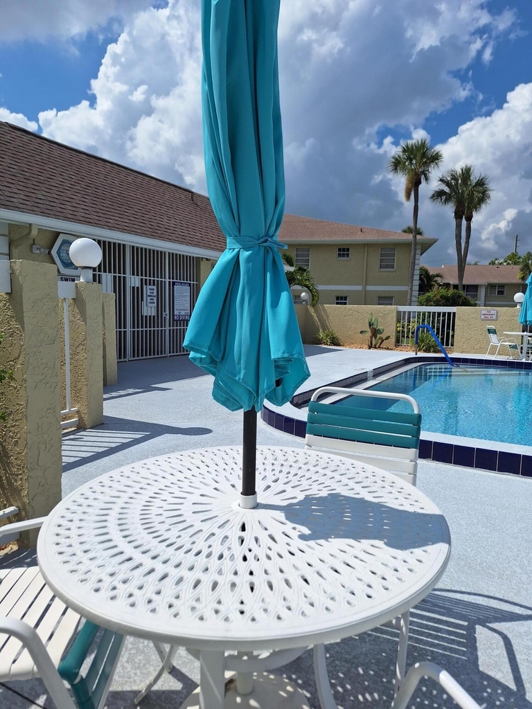 1535 Se Royal Green Circle - Photo 2