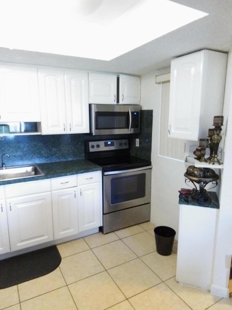 1535 Se Royal Green Circle - Photo 6