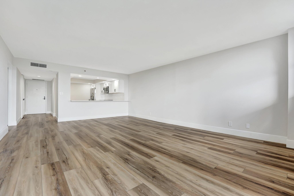 2900 Ne 14th St Causeway - Photo 9