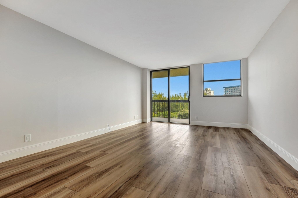 2900 Ne 14th St Causeway - Photo 12