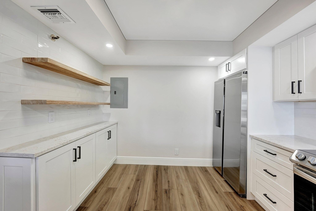 2900 Ne 14th St Causeway - Photo 5