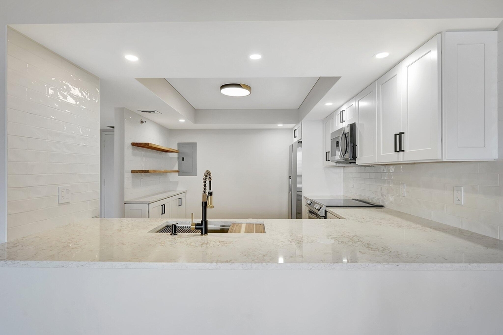 2900 Ne 14th St Causeway - Photo 7