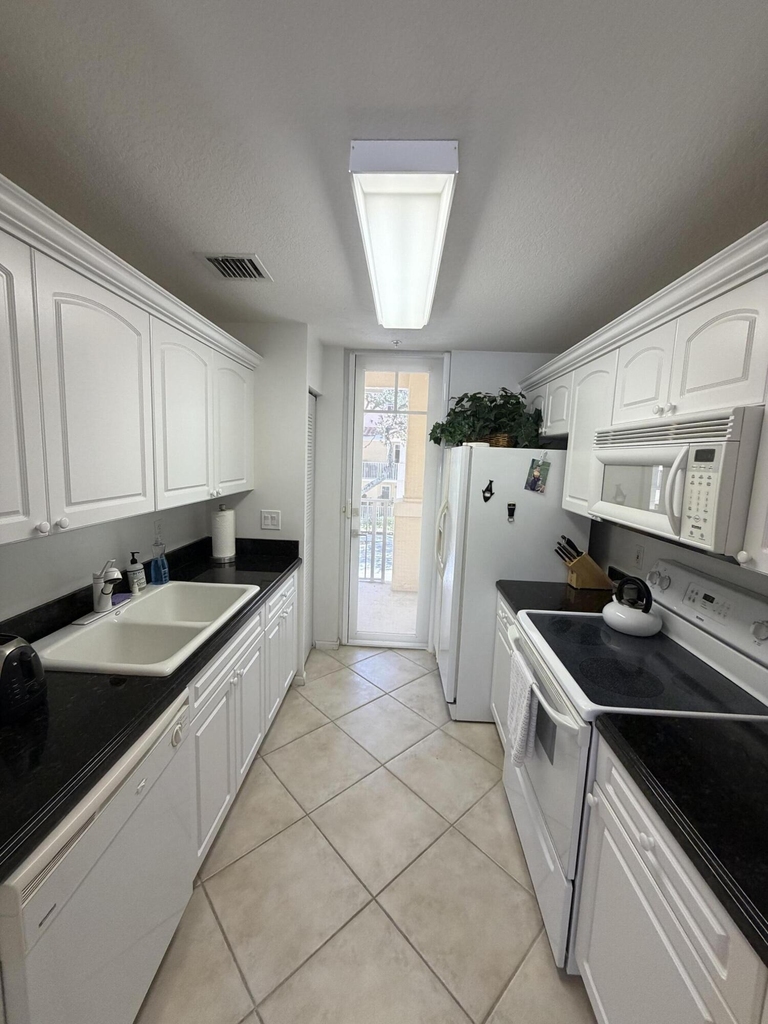 4823 Chancellor Drive - Photo 6
