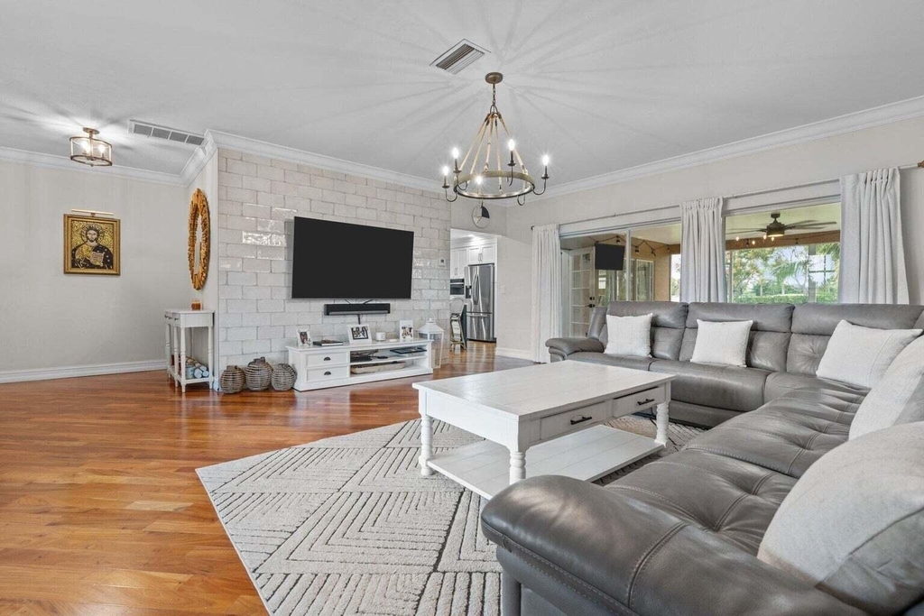 3929 Lowson Boulevard - Photo 2